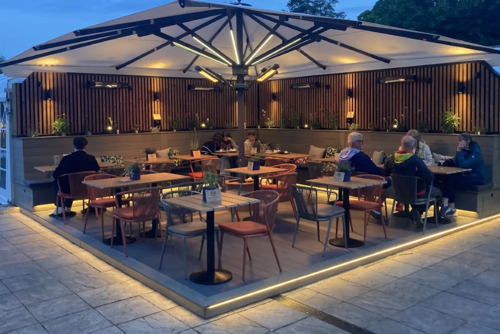 Britannia Inn Deck and Outdoor Dining Area