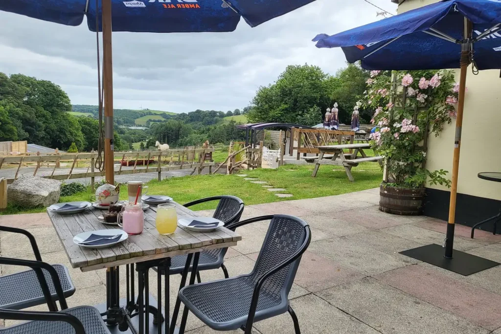 Sportsmans Valley Hotel Alfresco Dining Area