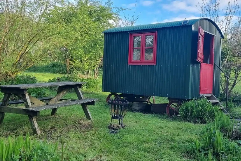 Cotna Eco Retreat Shepherds Hut.webp