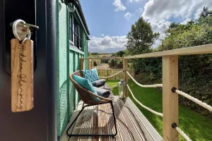 Hidden Glamping Hut Deck Patio