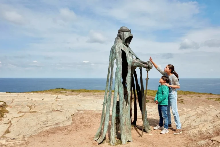 Tintagel Castle King Arthur Statue.webp