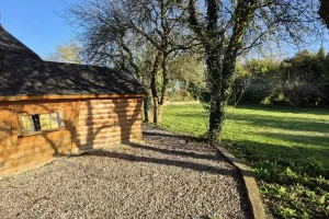 Tre End Glamping Cabin Exterior