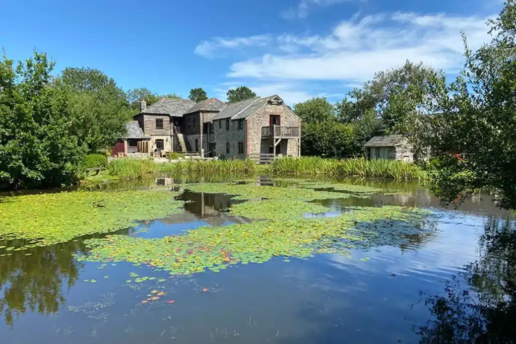 Trehill Holiday Cottages Exterior and Fishing Pond