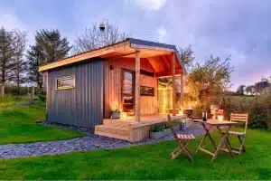 Tresyjo Glamping Cabin Exterior