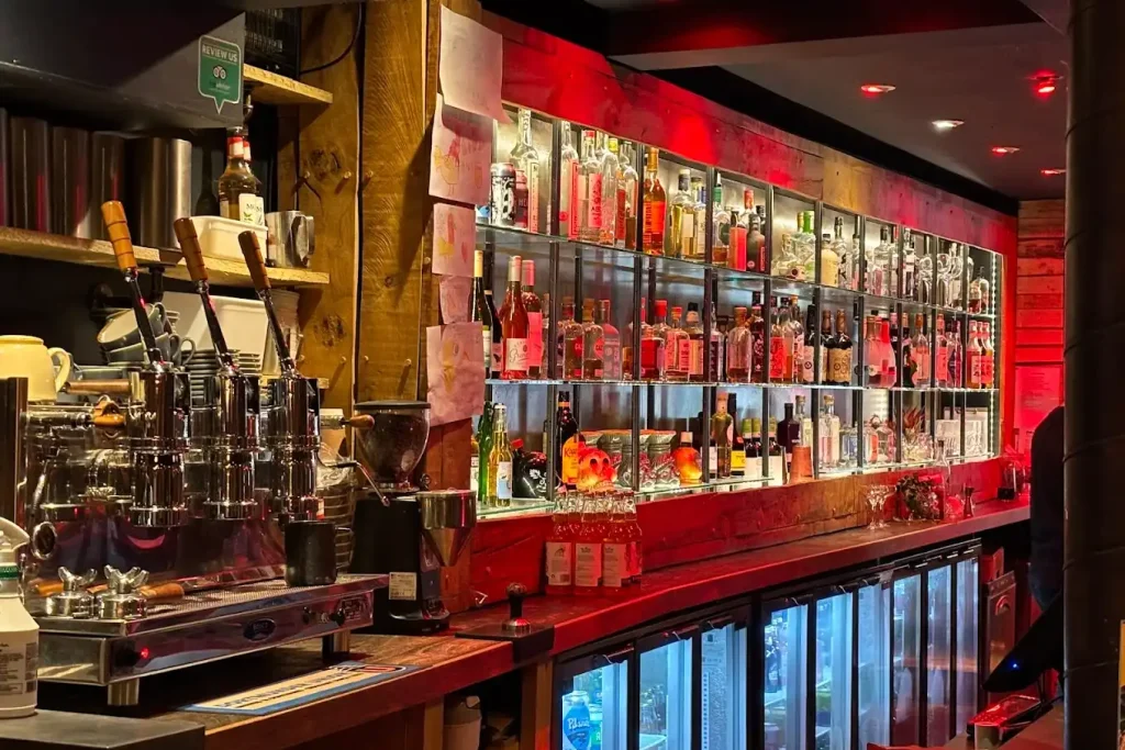 Beer & Bird Bar Counter 1