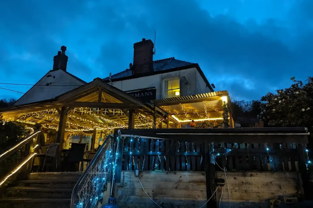 Fishermans Arms Exterior at Night