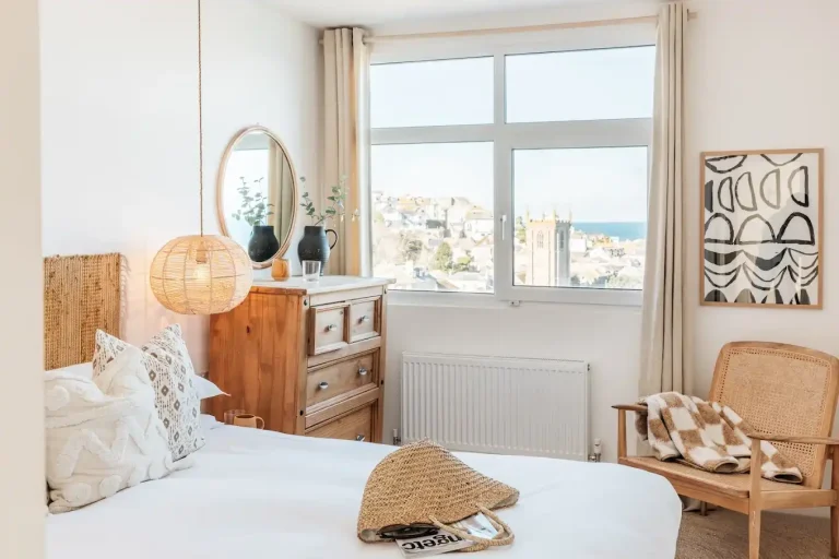Harbour View House Hotel Accomodation Interior.webp