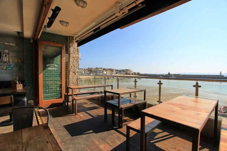 Hubbox St Ives Dining Area.webp