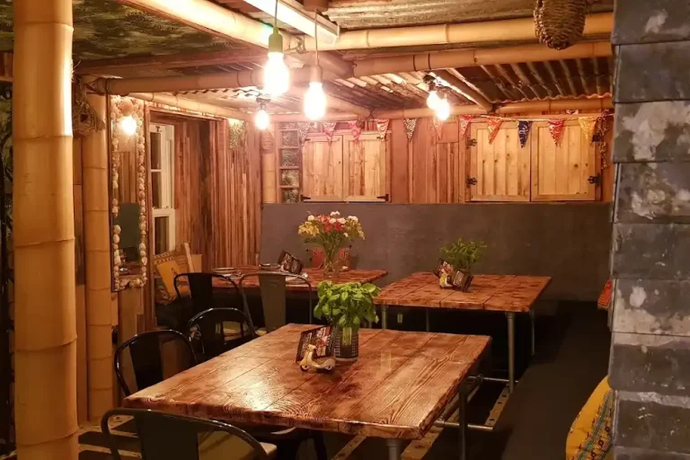 Jumunjy Thai Restaurant Bar Interior.webp